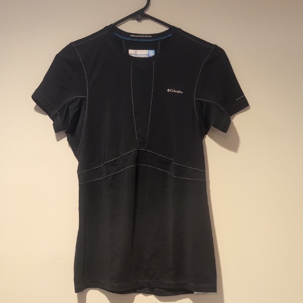 COLUMBIA - Black Short Sleeve Performance Tee with Contrast Stitching